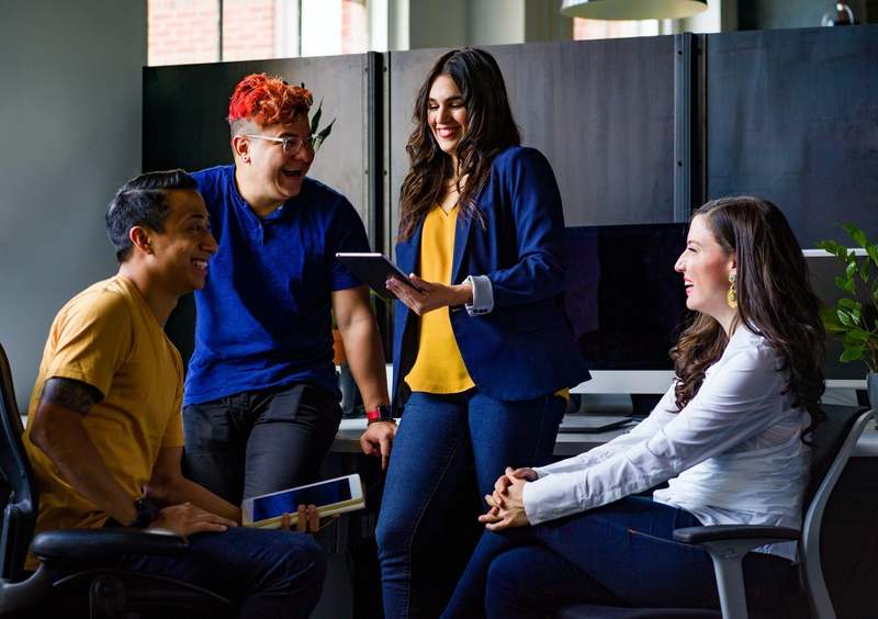 Diferentes tipos de espaços disponíveis em um escritório de Coworking Diferentes tipos de espaços disponíveis em um escritório de Coworking